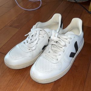Women's V-10 Leather Low-Top Sneakers